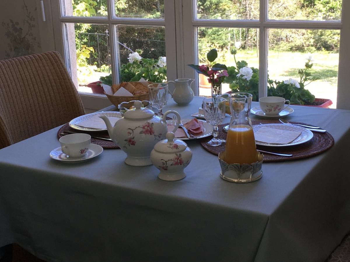 Bed and Breakfast Manoir De L'Epine Saint-Séverin Exterior foto